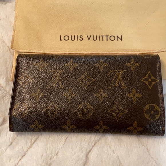 Authentic Louis Vuitton Wallet Monogram Classic - Picture 9 of 9